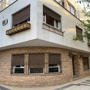 https://hostel-la-embajada.hotelsmendoza.com
